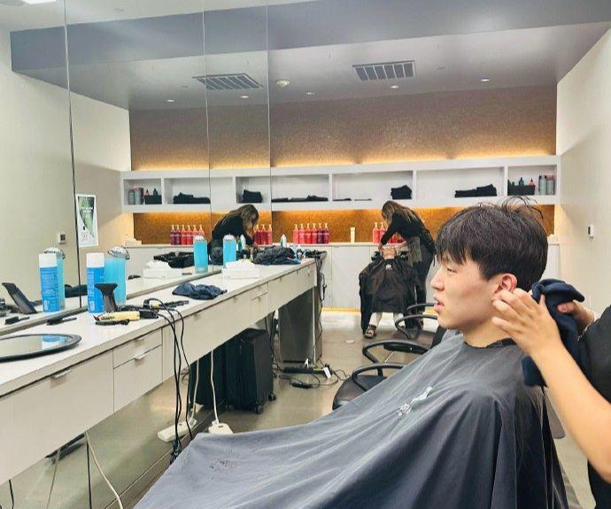 焕然一新！杨瀚森理发备战夏联，7月12日首秀战勇士，倒计时开始