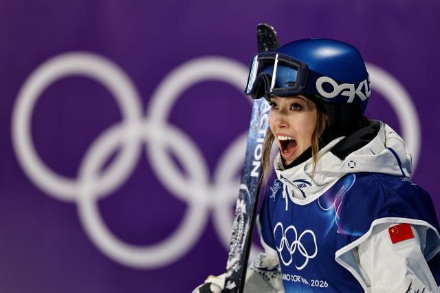 GA黄金甲-谷爱凌大心脏！第2跳摔倒，总分第2晋级大跳台决赛